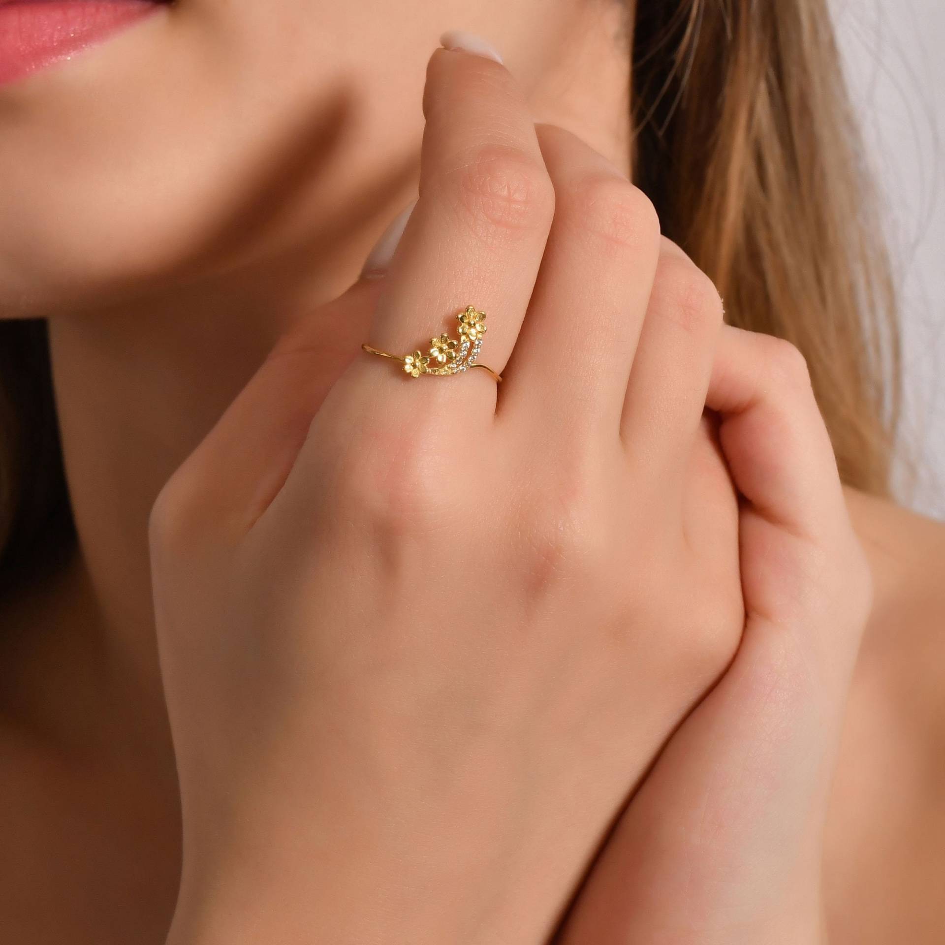 Minimalist Blume Diamant Ring, 14K Goldring, Statement Floral Jeden Tag Schmuck, Zierliche Stapelring, Geburtstagsgeschenk von AymirJewelry