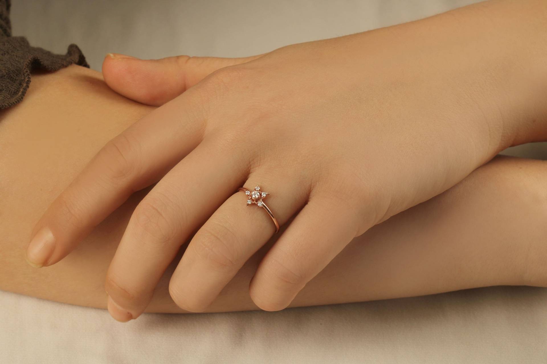 Natürlicher Diamant Stern Ring, 14K Massivgold Minimalist Astrologie Rosegold Ringe Für Frauen von AymirJewelry