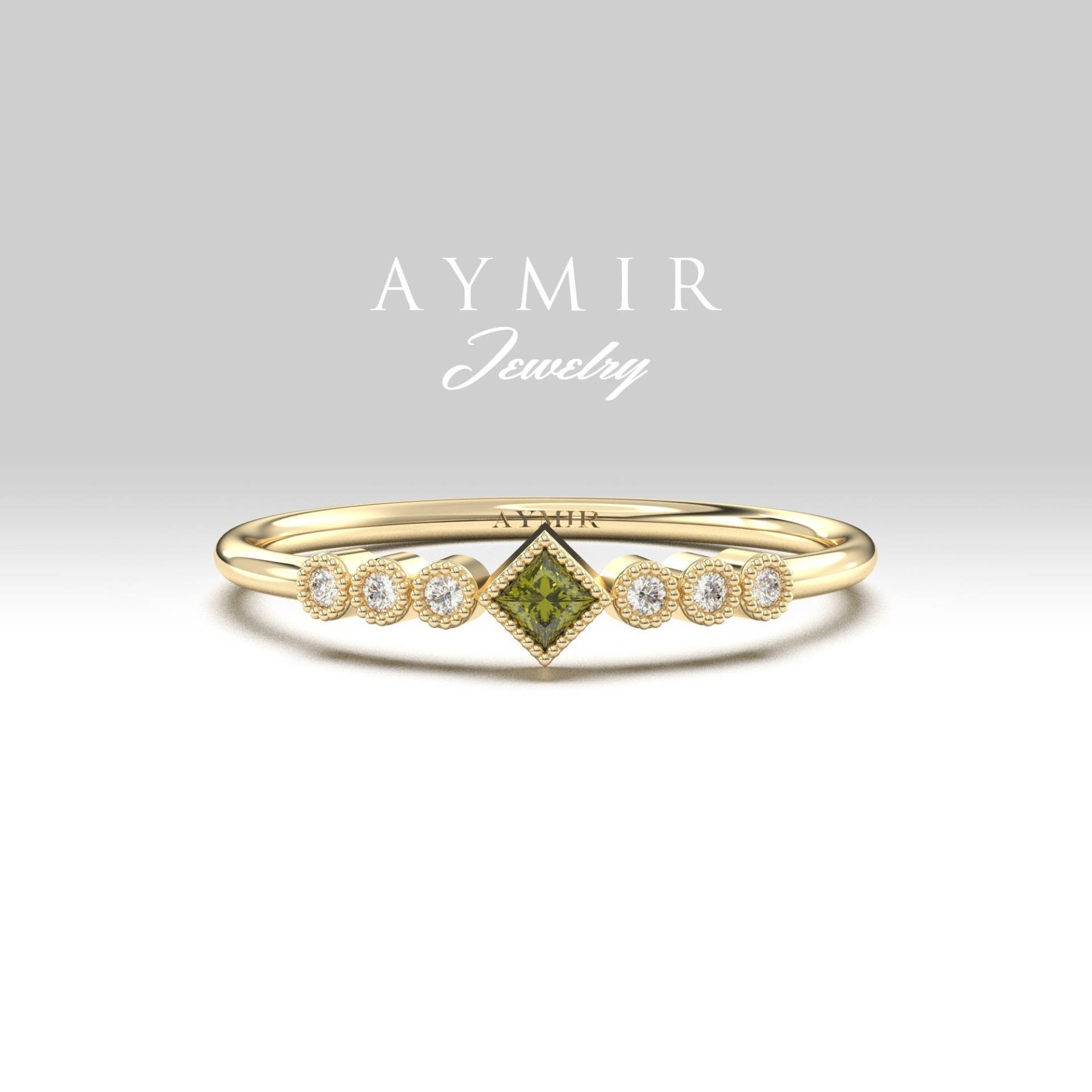 Zierlicher Peridot Diamant Ring, Solid Gold August Birthstone Ringe Für Frauen, Handgemachter Schmuck, Geburtstagsgeschenk von AymirJewelry