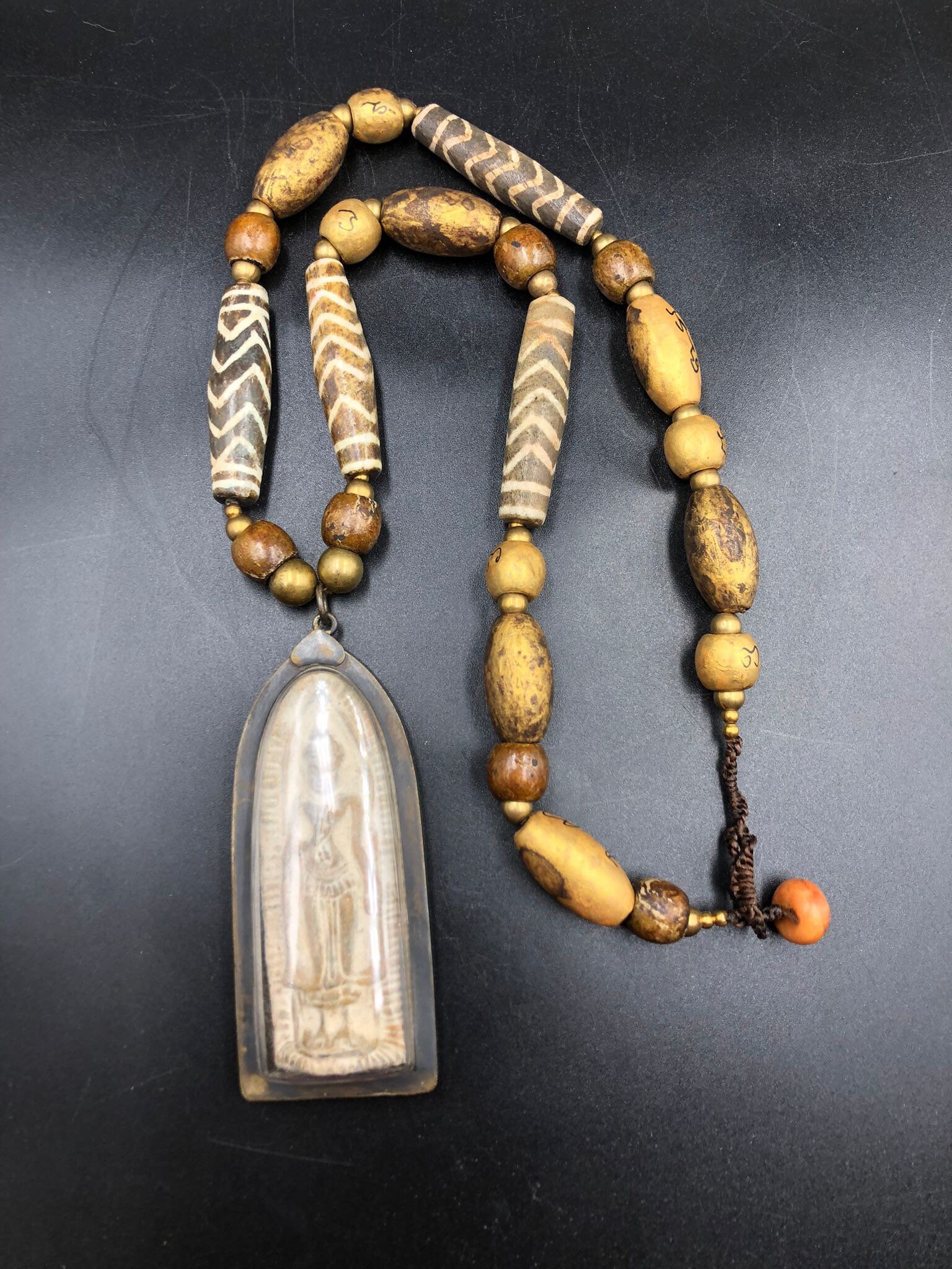 Extrem Seltene Alte Pyu Dynastie Geätzte Perlen Mit Buddha Anhänger Silber Gewickelt Und Holzperlen Extrem Seltene Alte Pyu Dynastie Geätzte Perlen Mit Buddha Anhänger Silber Gewickelt Und Holzperlen von AyubArts