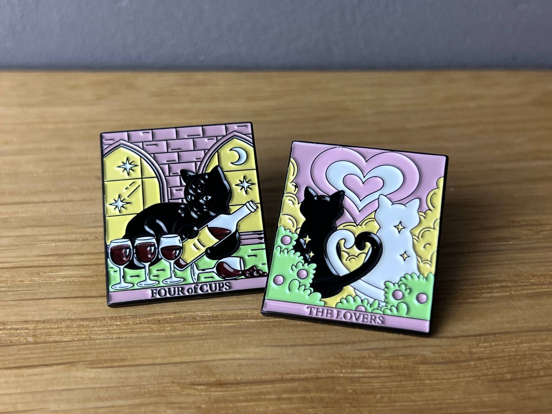 Cat Tarot Emaille Pin Tatotkarte Lovers Oder Cups Katzen Sphinx, Button Katze, Witch, Witchy, Magic, Gothic, Goth, Manga Anime Black White Cat Tarot Emaille Pin Tatotkarte Lovers Oder Cups Katzen Sphinx, Button Katze, Witch, Witchy, Magic, Gothic, Goth, Manga Anime Black White von AyurvetDesign