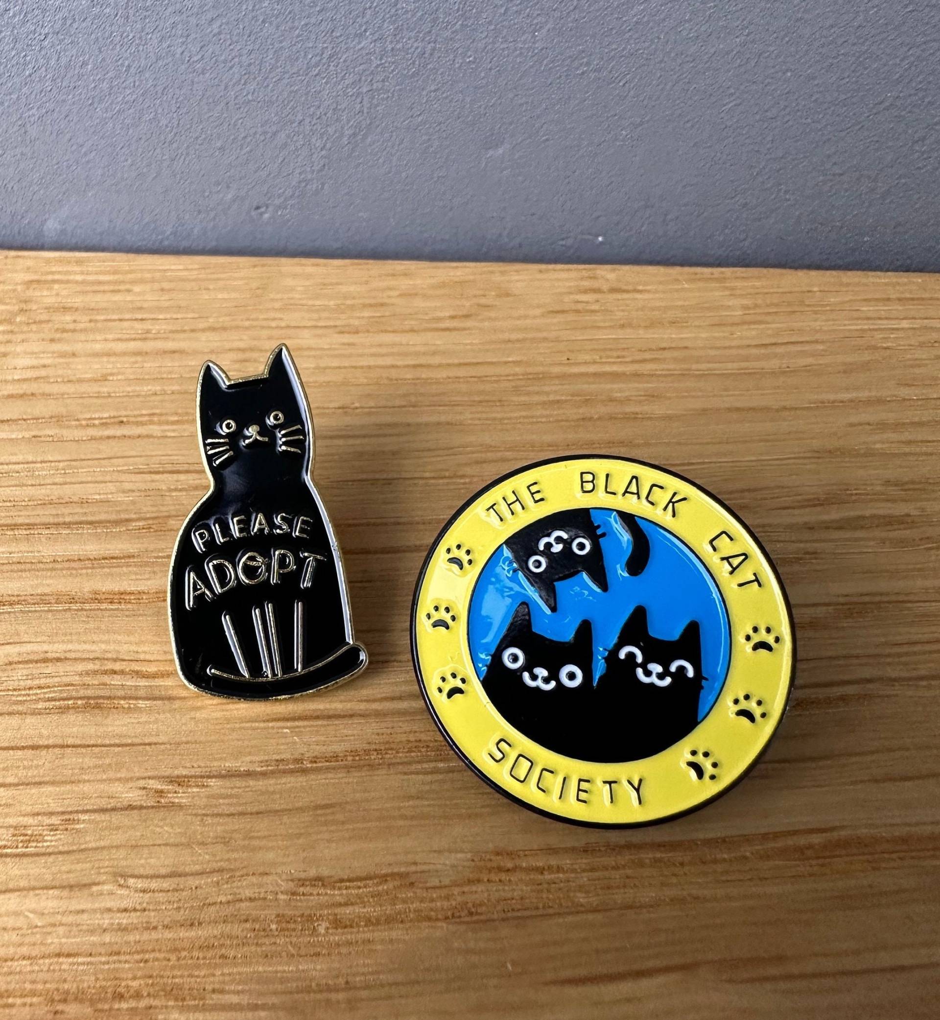 Emaille Pin Brosche Anstecker Adopt Don't Shop, Rescue Animal, Tierschutz, Black Cat, Schwarze Katze, Punk, Kater, Kitten, Catlove Emaille Pin Brosche Anstecker Adopt Don't Shop, Rescue Animal, Tierschutz, Black Cat, Schwarze Katze, Punk, Kater, Kitten, Catlove von AyurvetDesign