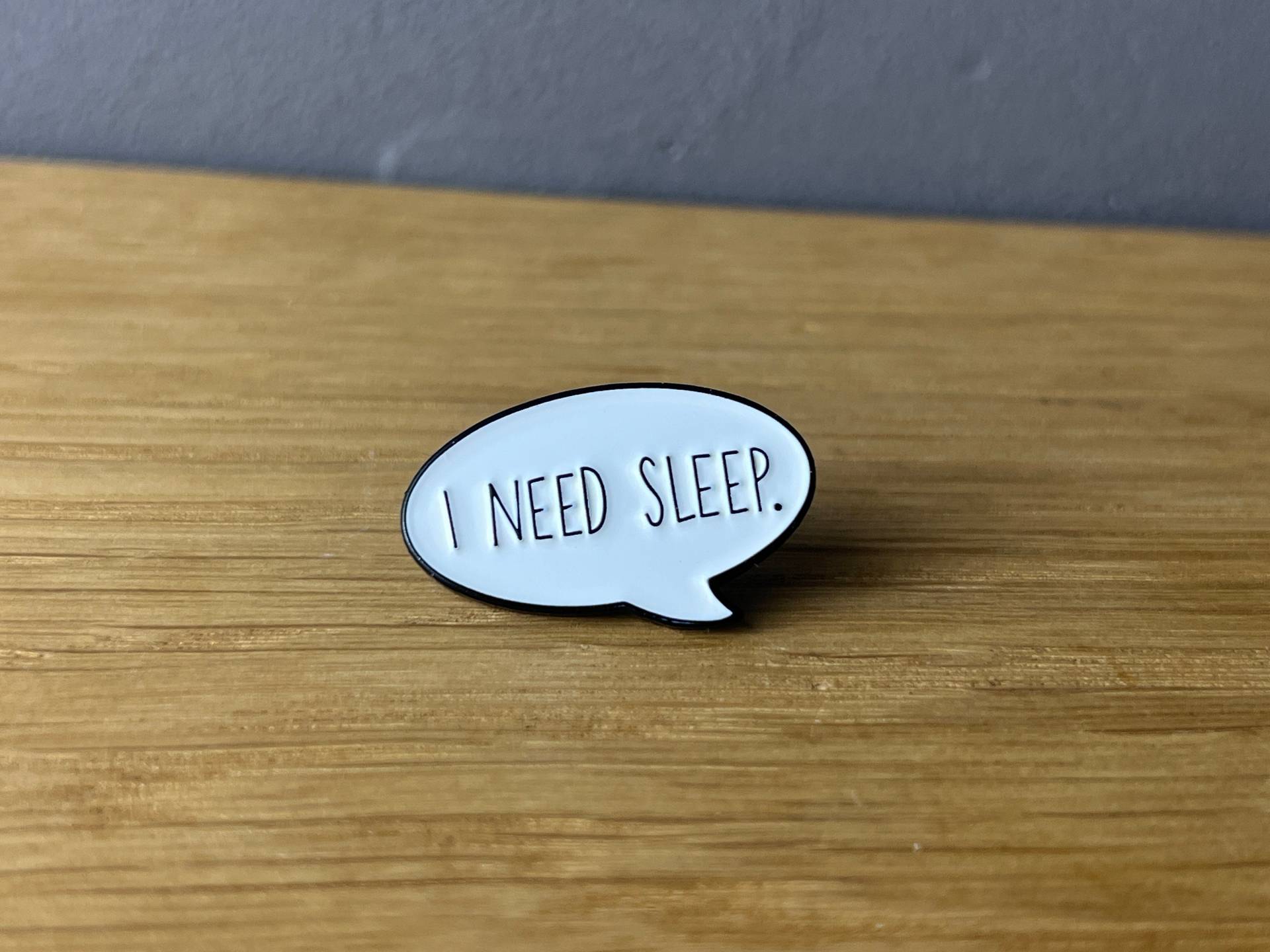 I Need Sleep Metall Emaille Pin, Anstecker, Button Müde, Tired, Schild, Funny, Sarcastic, Faultier, Sloth, Adhd, Mental Health, Geschenk I Need Sleep Metall Emaille Pin, Anstecker, Button Müde, Tired, Schild, Funny, Sarcastic, Faultier, Sloth, Adhd, Mental Health, Geschenk von AyurvetDesign