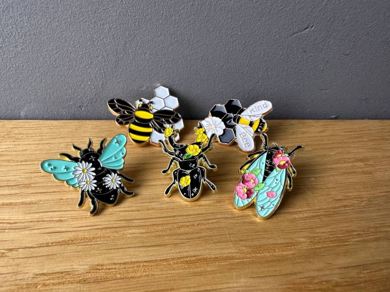 Insect Magic Emaille Pin Button, Anstecker Bug Bee, Käfer, Insekt, Witch, Hornkäfer, Motte, Nature Forest Blumen, Wicca Tattoo Goth Grunge Insect Magic Emaille Pin Button, Anstecker Bug Bee, Käfer, Insekt, Witch, Hornkäfer, Motte, Nature Forest Blumen, Wicca Tattoo Goth Grunge von AyurvetDesign