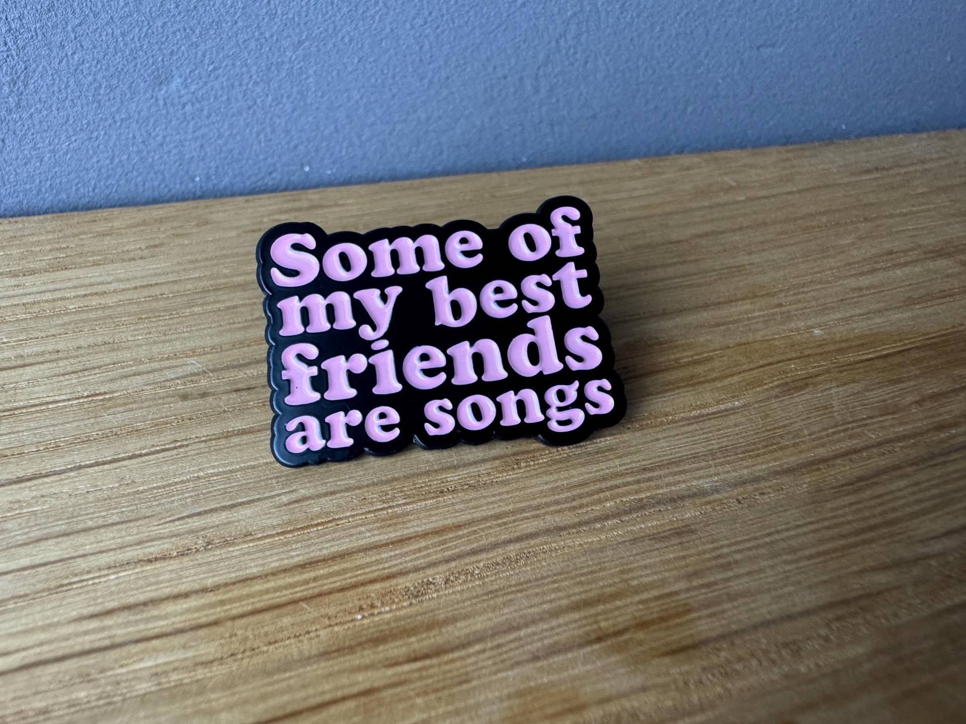 Love Music Metall Emaille Pin, Anstecker, Button Songs, Kopfhörer, Musik Nerd, Headphones, Friends, Neurodivergent, Adhs, Autismus, Vinyl Love Music Metall Emaille Pin, Anstecker, Button Songs, Kopfhörer, Musik Nerd, Headphones, Friends, Neurodivergent, Adhs, Autismus, Vinyl von AyurvetDesign