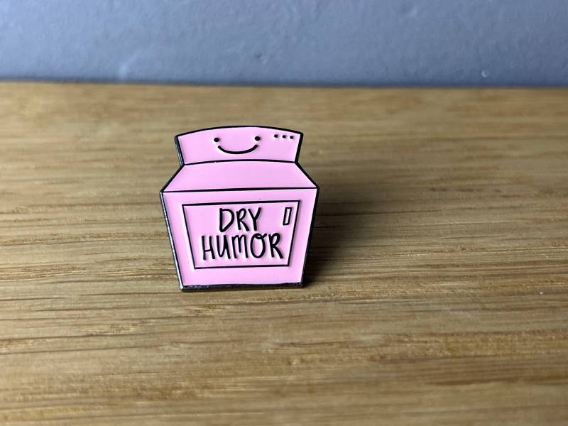 My Humor Metall Emaille Pin Anstecker, Button Funny, Sarcastic, Sarcasmus, Washing Machine, Lustig, Pink, Waschmaschine Weirdo, Nerd Weird von AyurvetDesign