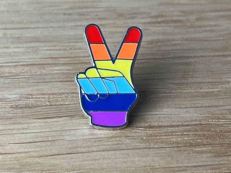 Pride Peace Emaille Pin Brosche Anstecker Rainbow Flag Regenbogen Queer, Lgbtq, Love Feminist Equality Transgender Hand, Trans, Nonbinary von AyurvetDesign