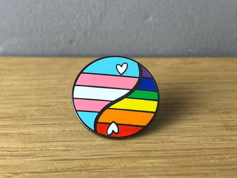 Pride Yin Yang Hard Emaille Metall Pin Button Anstecker Rainbow Flag, Queer, Lgbtq Equality Transgender Nonbinary, Trans, Ally, Enby von AyurvetDesign