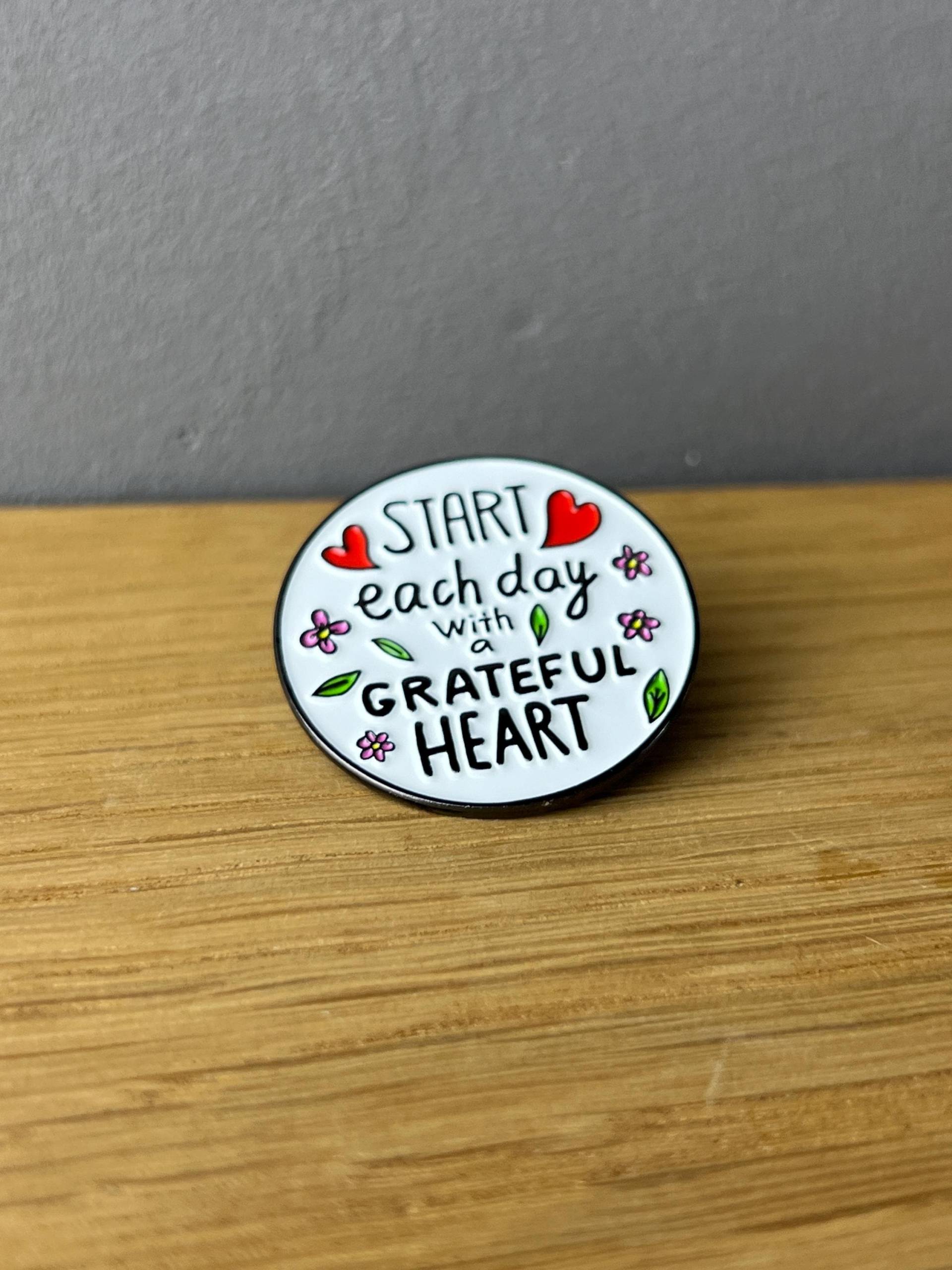 Thankful & More Kindness Enamel Pin Anstecker, Button, Grateful, Heart Mental Health, Anxiety Helper Adhd, Trust Positive Vibes, Feelings Thankful & More Kindness Enamel Pin Anstecker, Button, Grateful, Heart Mental Health, Anxiety Helper Adhd, Trust Positive Vibes, Feelings von AyurvetDesign