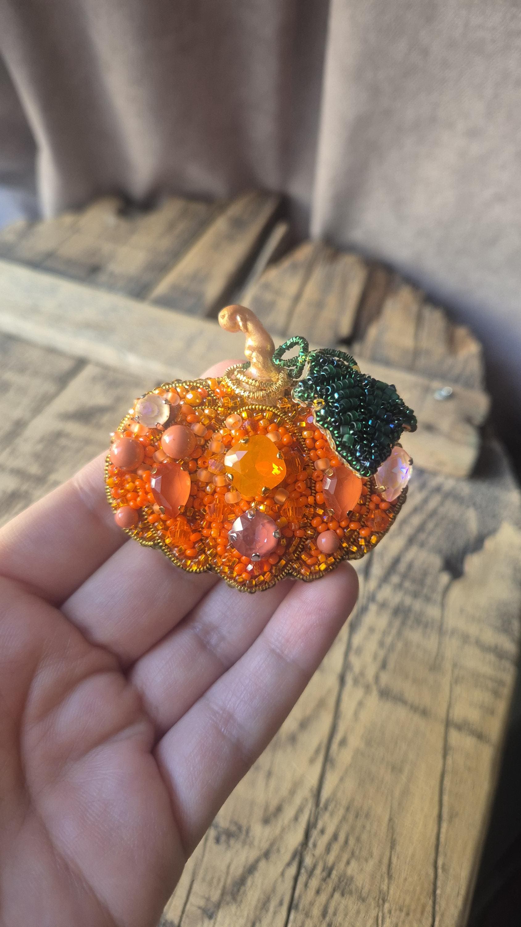 Handgemachte Kürbis Brosche Perlen Herbst Schmuck, Accessoire, Halloween Pin Handgemachte Kürbis Brosche Perlen Herbst Schmuck, Accessoire, Halloween Pin von AyyuceCreations