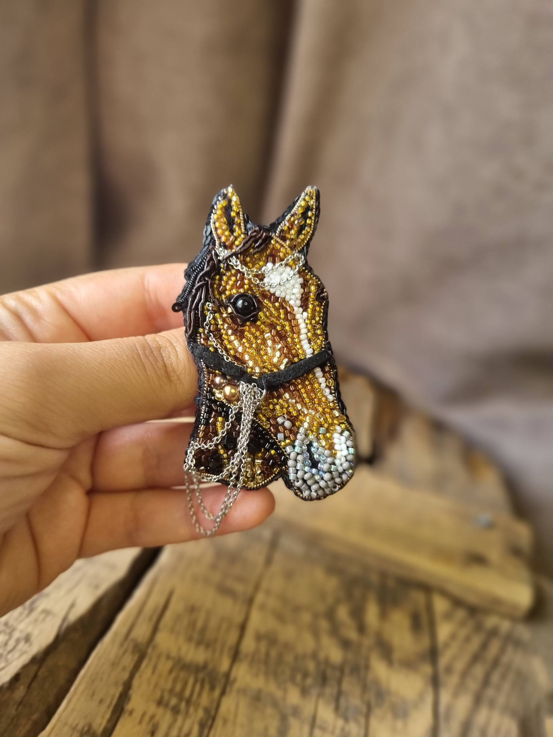 Handgemachte Perlenbrosche Pferd Westernschmuck Handgemachte Perlenbrosche Pferd Westernschmuck von AyyuceCreations