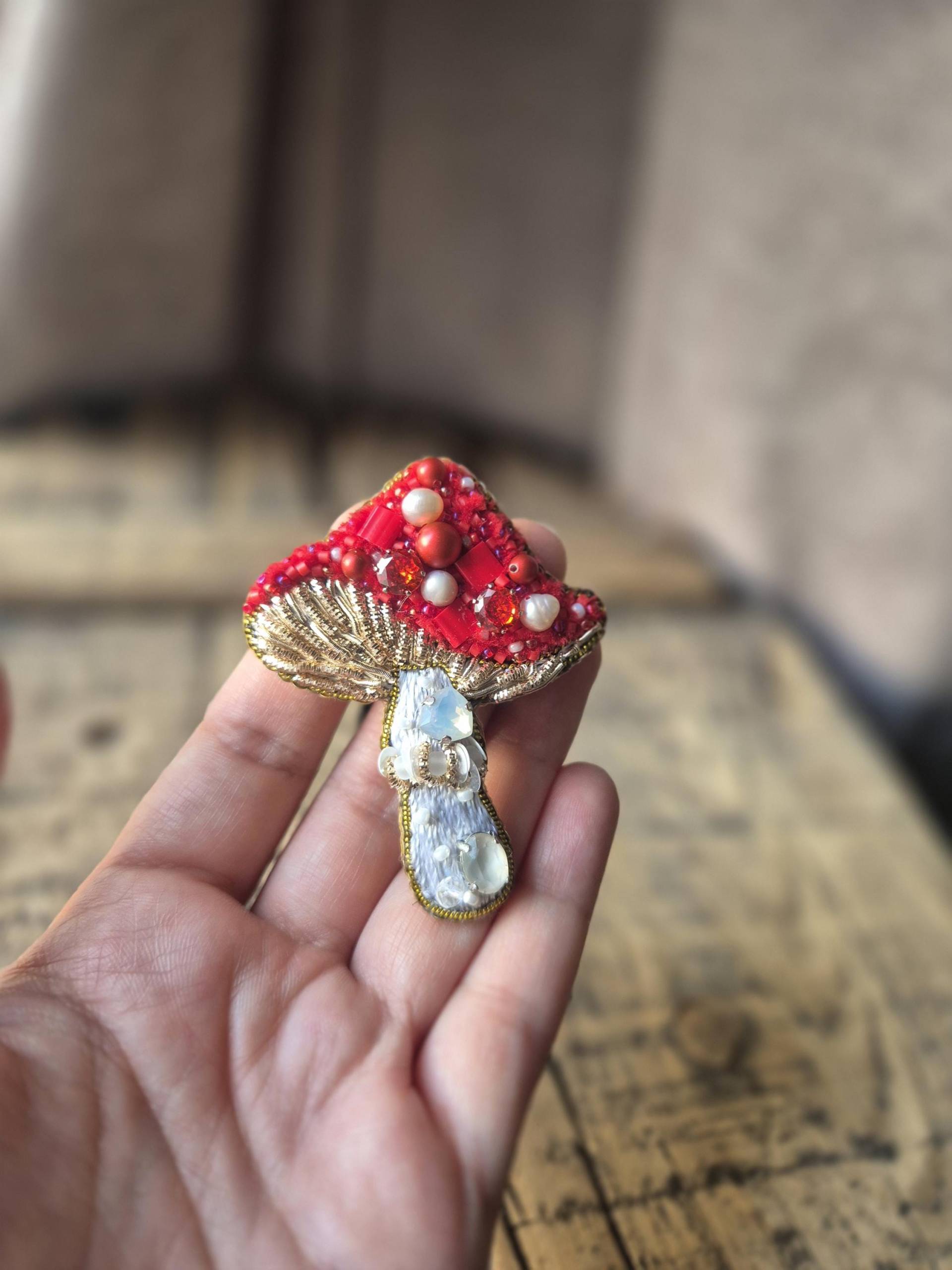 Perlen Pilz Brosche Handgemachter Fairycore Cottagecore Pin Perlen Pilz Brosche Handgemachter Fairycore Cottagecore Pin von AyyuceCreations