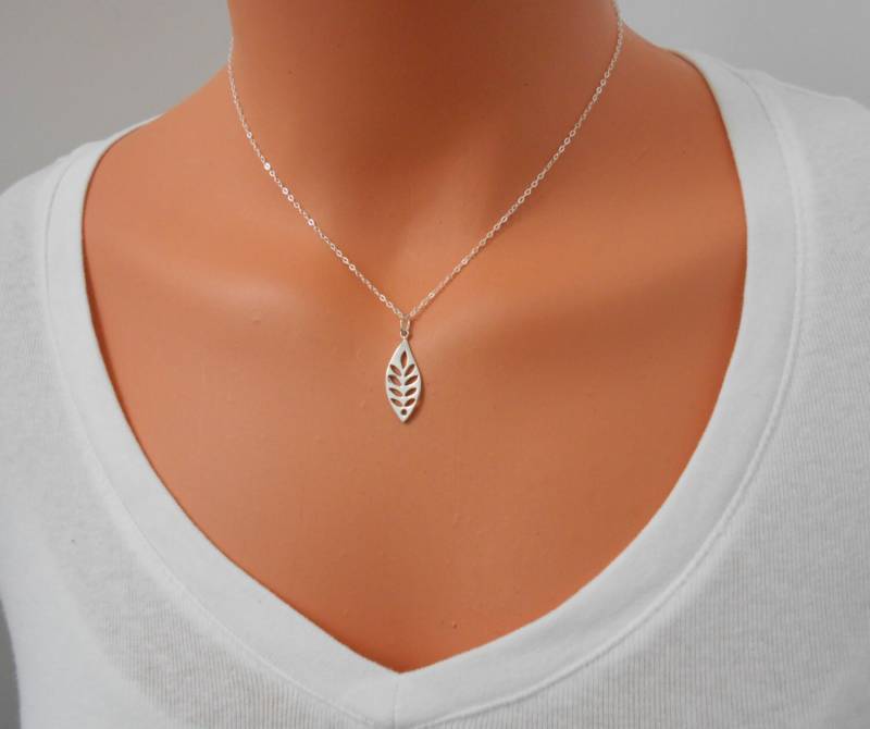 sterling Silber Halskette, Blatt Mutter Geschenk, Zierliche Alltägliche Charm Minimalistisch, Brautjungfer Geschenk von AzramDesigns