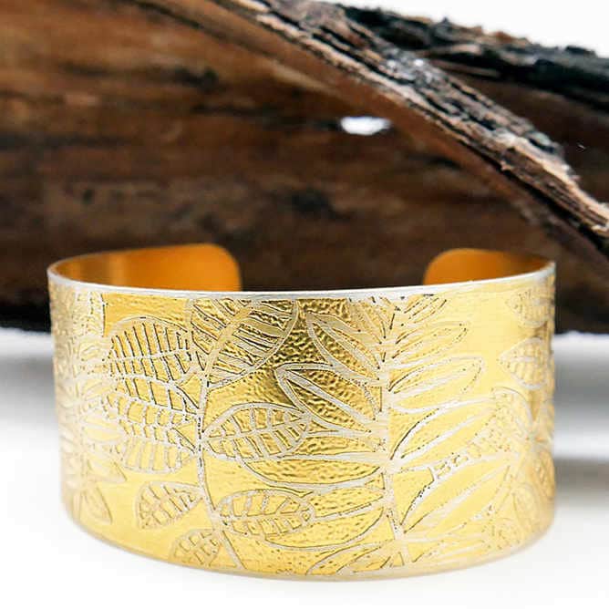 Goldene Hochzeit Manschette Armband, Silber Vergoldet, Breiten Goldenen Armreif, Vergoldet Manschette, Geätzt Blätter Textur Luxus-Armreif von BABAjewellery