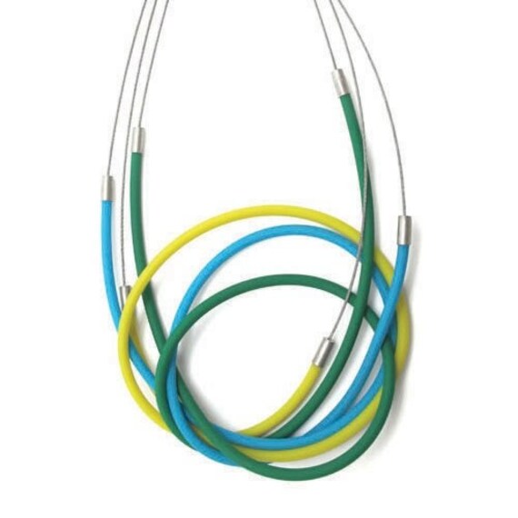 Gummi-Halskette, Multi-Strang-Kette, Knoten Halskette, Multi-Color-Halskette, Gelb Blau Grün Statementkette, Sterling Silber von BABAjewellery
