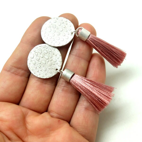 Hellblau, Rosa Quaste, Sterling Silberohrringe, Lange Erklärung Ohrringe, Quastenohrringe Blume, Seide Quasten von BABAjewellery