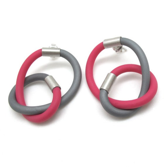 Rosa Grau Knoten, Gummi Und Sterling Silber Ohrstecker, Aussage Ohrringe von BABAjewellery