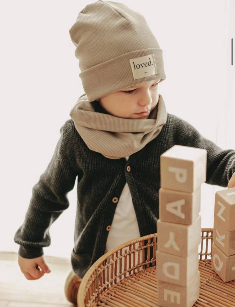 Set Mütze Und Loop Farbe Kiesel von BABYLIbyINNI