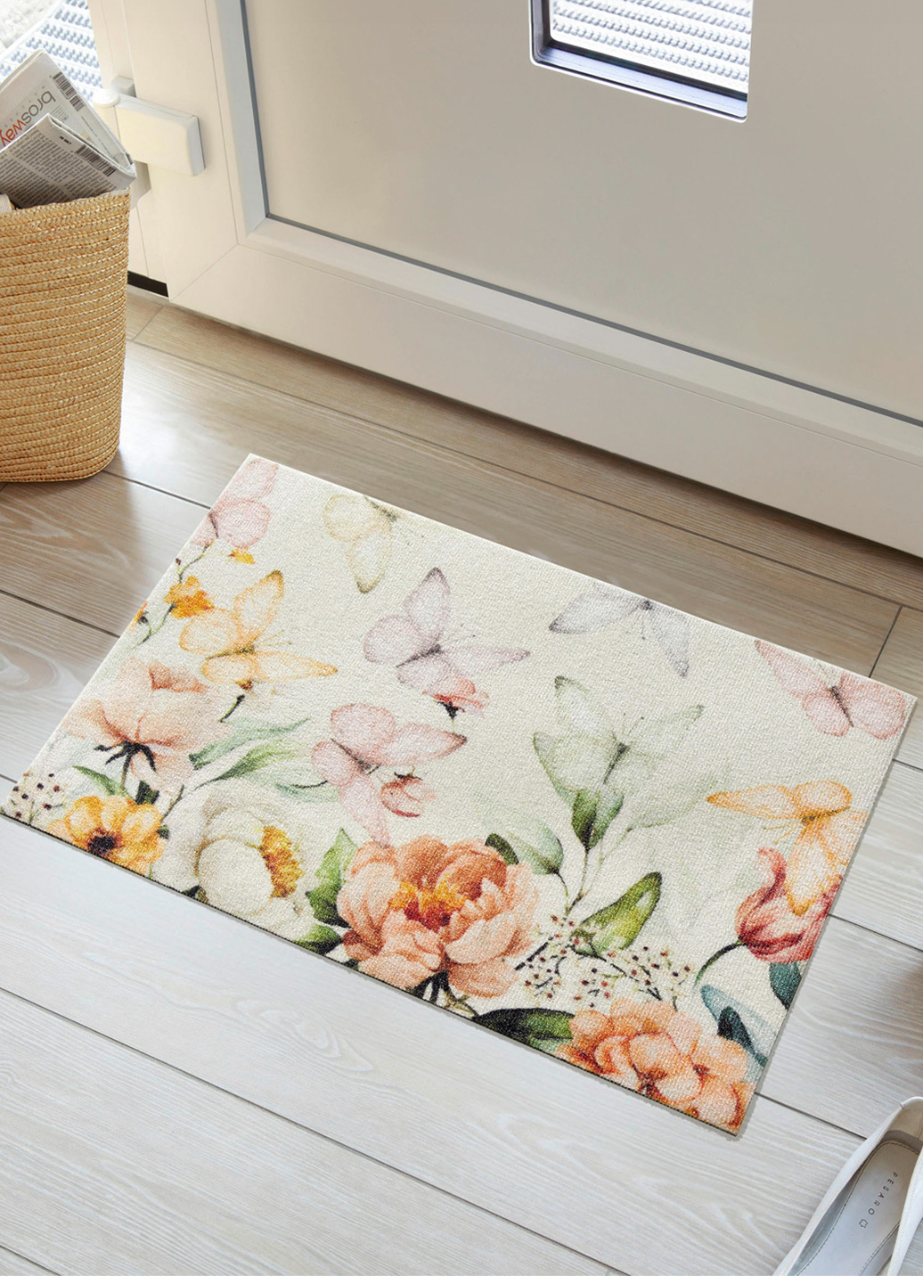 Ansprechende Fußmatte mit Blüten und Schmetterlinge, Bunt Ansprechende Fußmatte mit Blüten und Schmetterlinge, Bunt von BADER