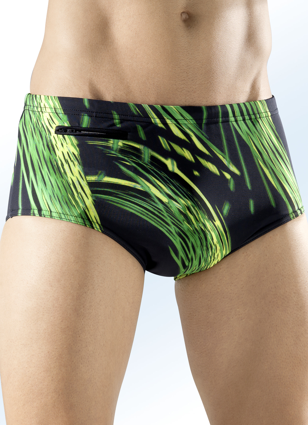 Badehose in höherer Slipform mit buntem Druckdessin allover, Schwarz-Grün-Gelb, Größe 4 Badehose in höherer Slipform mit buntem Druckdessin allover, Schwarz-Grün-Gelb, Größe 4 von BADER
