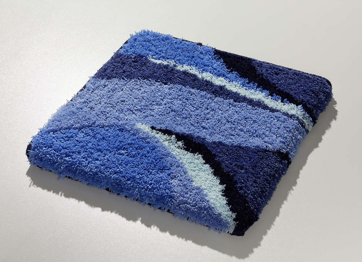 Badgarnitur mit rutschhemmend beschichteter Rückseite, Größe 110 (Hänge-WC-Vorleger, 45/ 50 cm), Blau von BADER