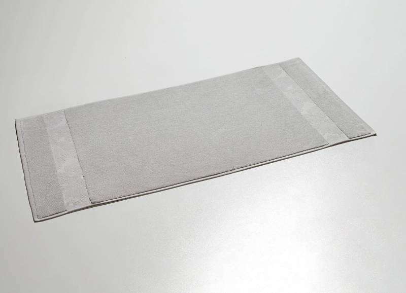 Barfußweicher Badteppich mit natürlichem Blätter-Dessin, Jacquard-Bordüre, Größe 102 (Teppich, 60/100 cm), Silber von BADER