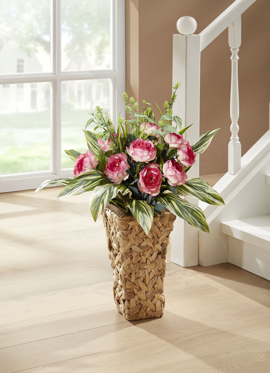 Bauernrosen in Wasserhyazinthen-Korb, Pink, Topf in natur, Pink-Grün von BADER