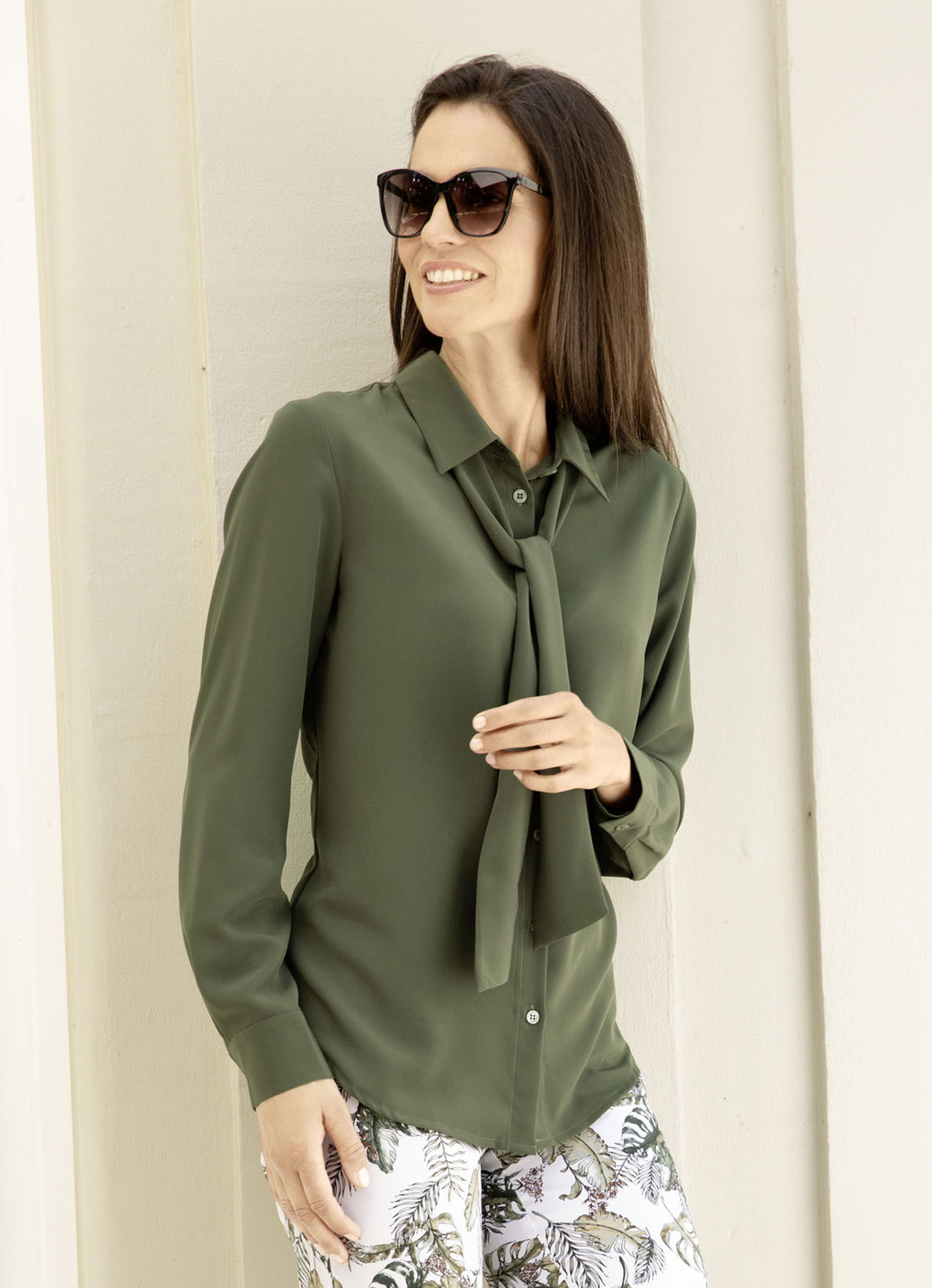 Bluse mit Bindeschluppe, Khaki, Größe 36 von BADER