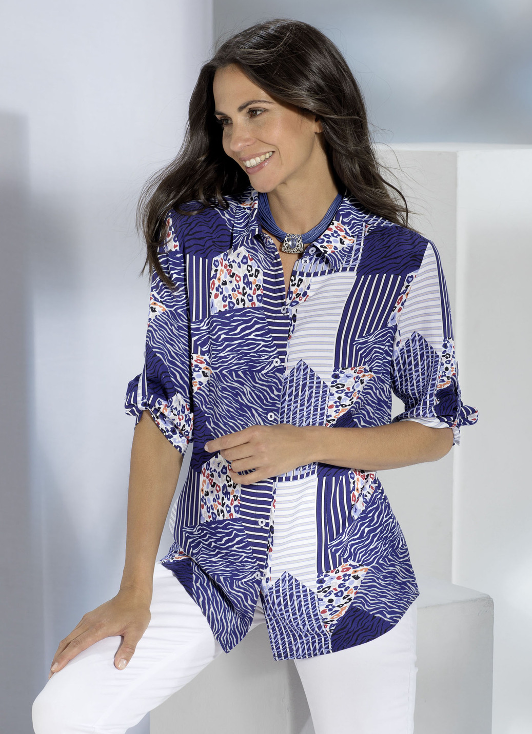 Bluse mit Hemdkragen, Blau-Weiss-Bunt, Größe 48 Bluse mit Hemdkragen, Blau-Weiss-Bunt, Größe 48 von BADER