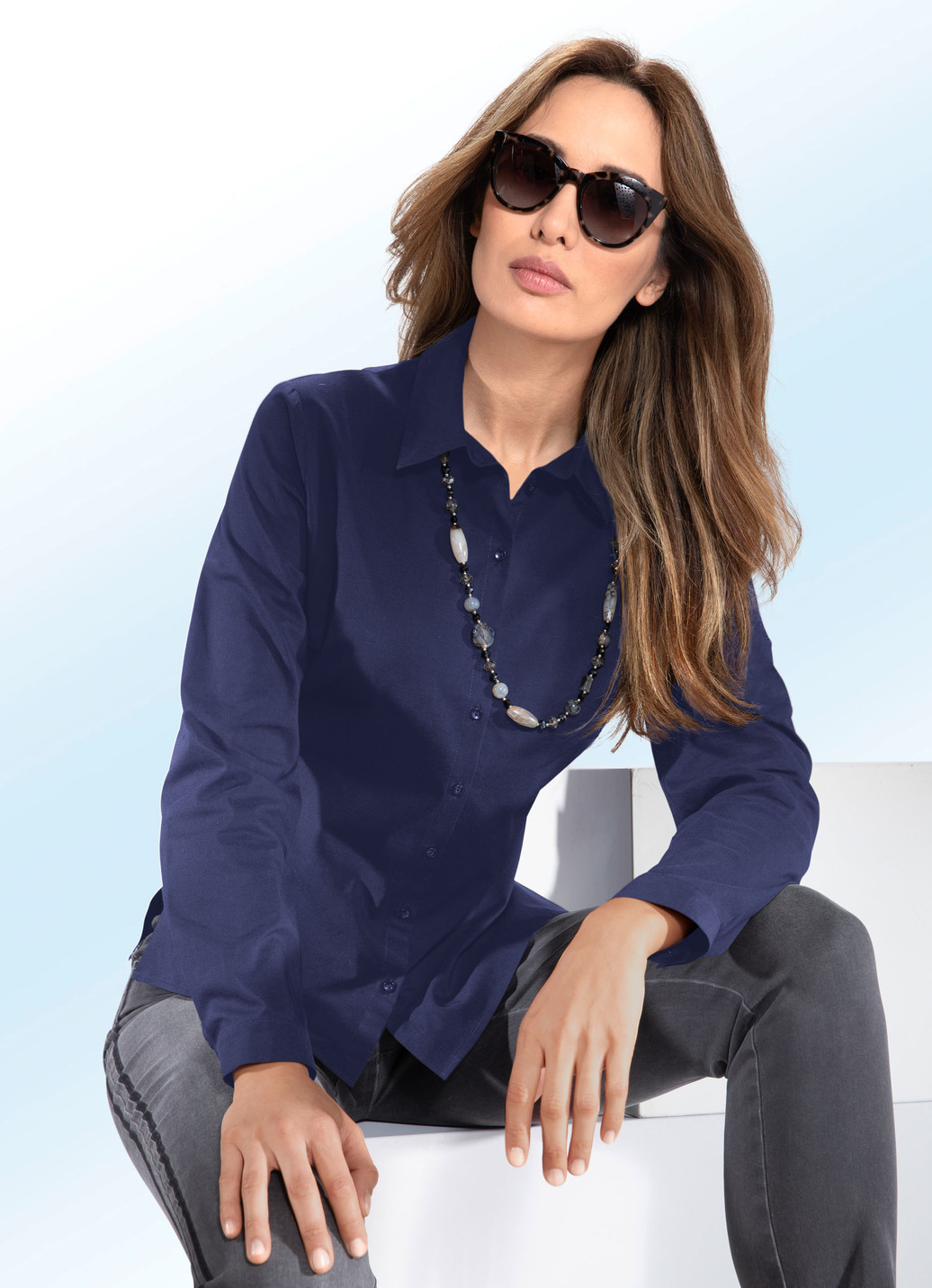 Bluse mit Hemdkragen, Marine, Größe 44 Bluse mit Hemdkragen, Marine, Größe 44 von BADER