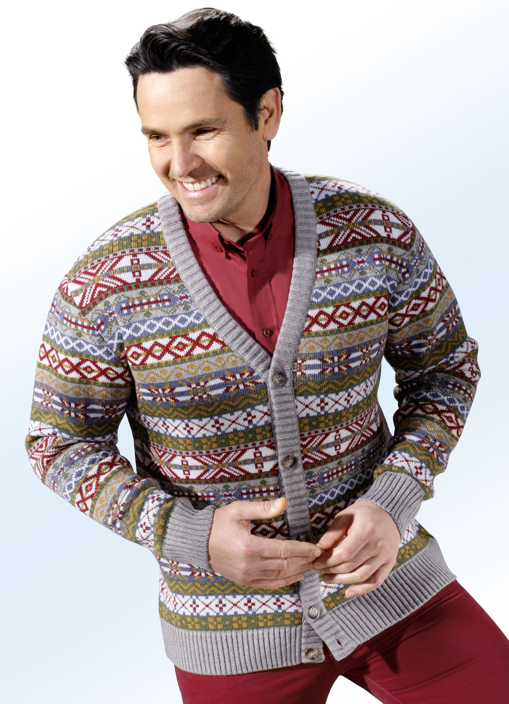 Cardigan mit durchgehender Knopfleiste, Grau-Rot-Bunt, Größe 58 Cardigan mit durchgehender Knopfleiste, Grau-Rot-Bunt, Größe 58 von BADER