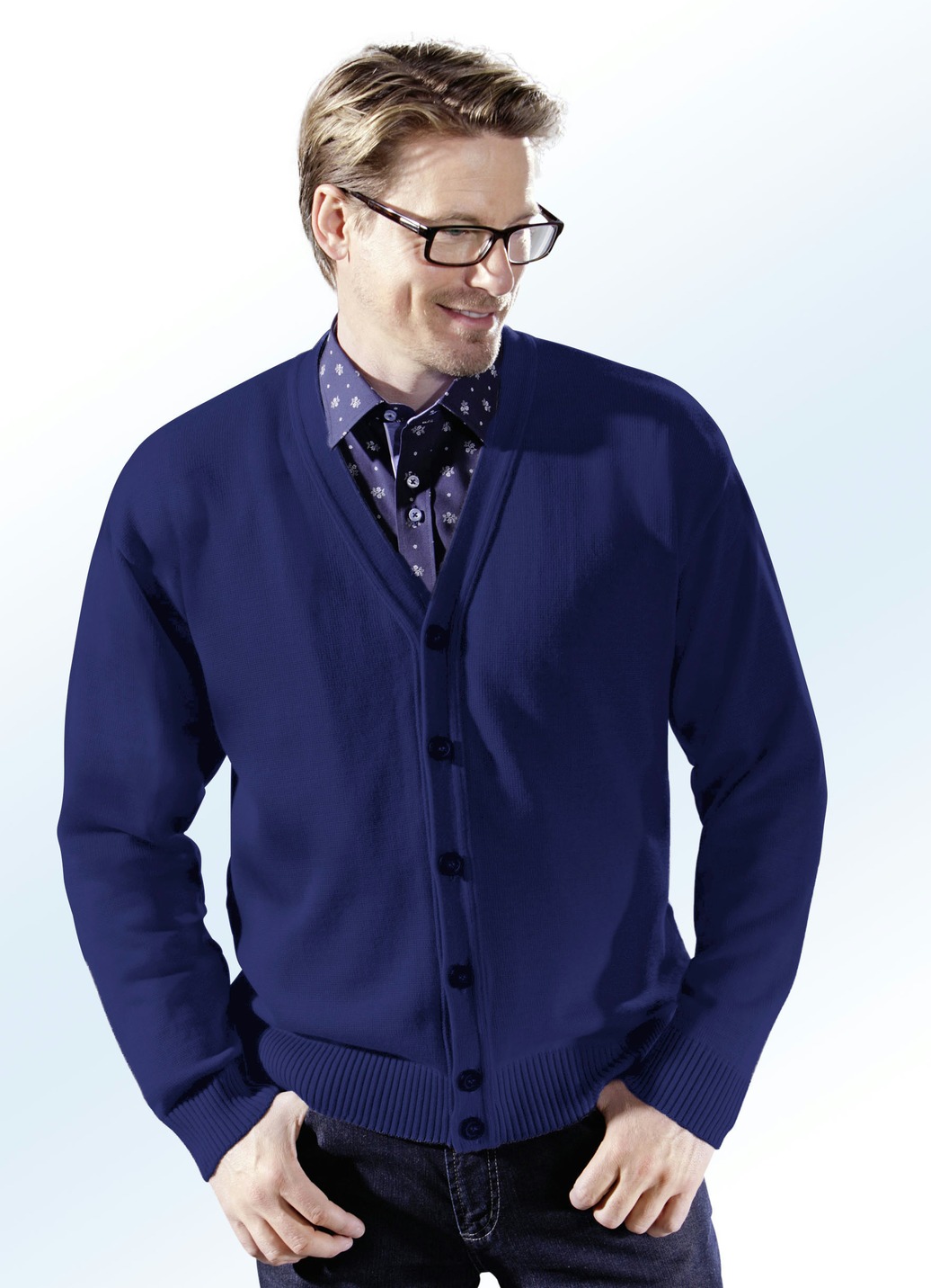 Cardigan mit durchgehender Knopfleiste in 4 Farben, Marine, Größe 62 Cardigan mit durchgehender Knopfleiste in 4 Farben, Marine, Größe 62 von BADER