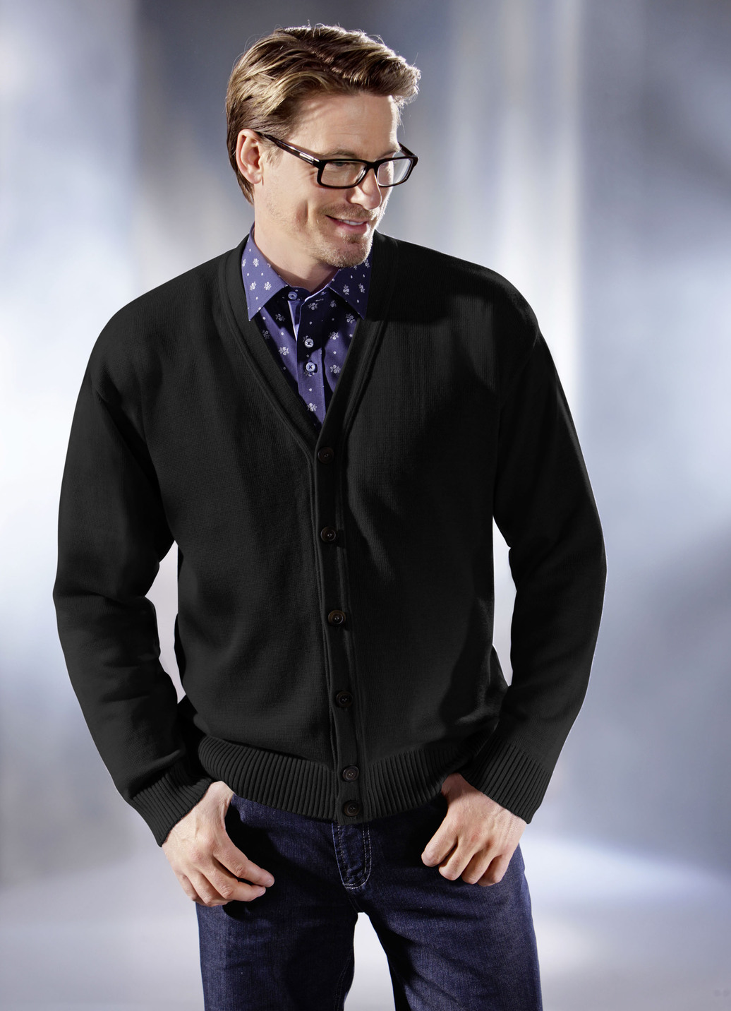 Cardigan mit durchgehender Knopfleiste in 4 Farben, Schwarz, Größe 52 Cardigan mit durchgehender Knopfleiste in 4 Farben, Schwarz, Größe 52 von BADER