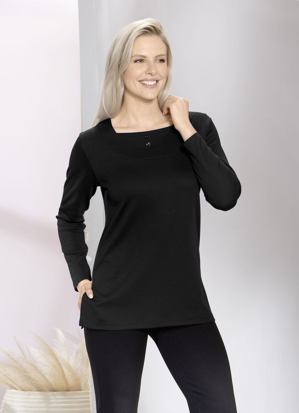 Charmantes Sweatshirt mit Blende in 2 Farben, Schwarz, Größe 44 von BADER