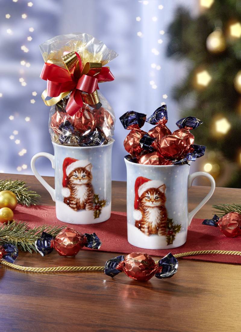 Gefüllte Kaffeebecher aus Porzellan mit Weihnachts-Kätzchen-Motiv, Bunt von BADER
