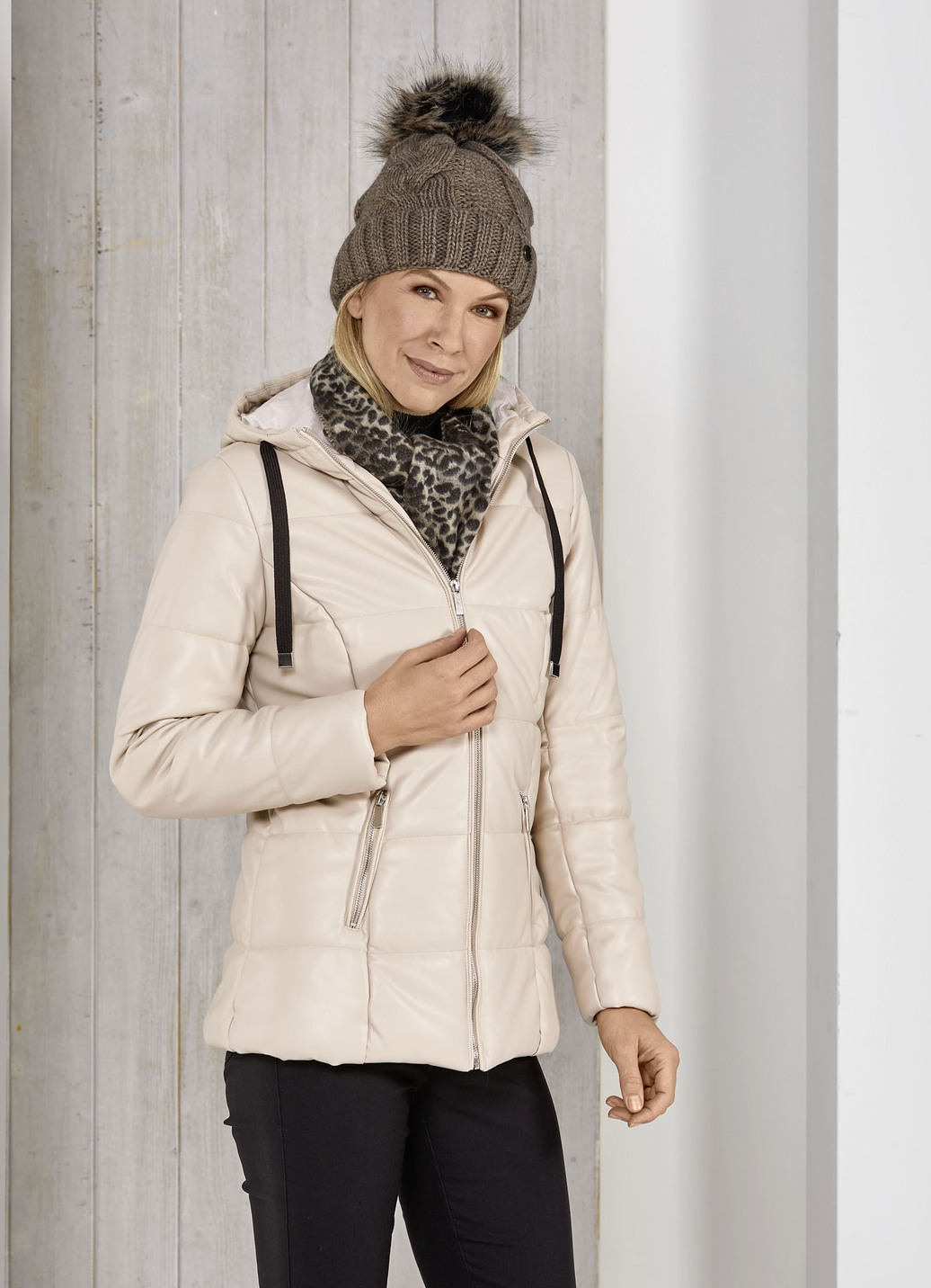 Jacke mit fester Kapuze, Creme, Größe 34 von BADER