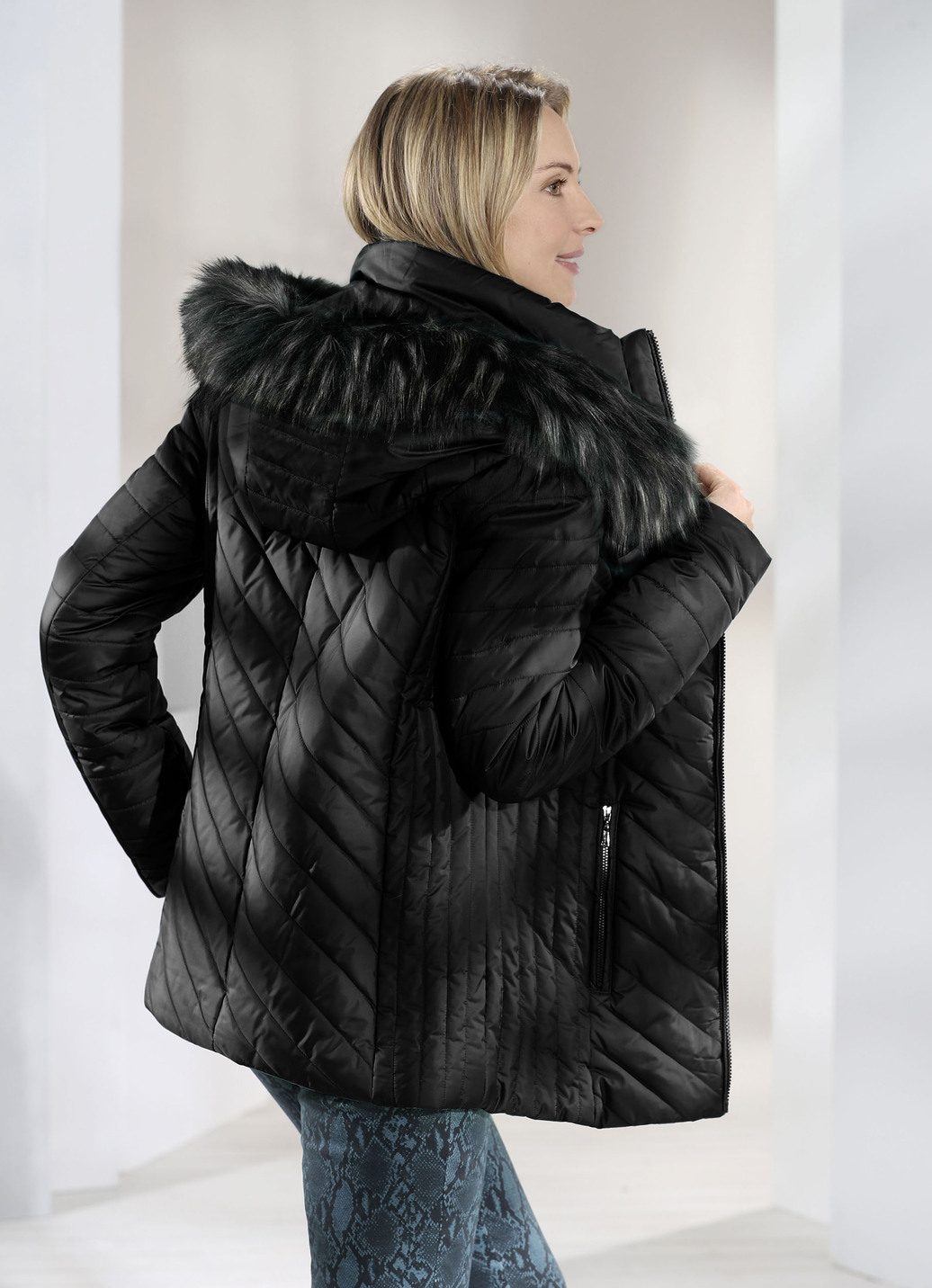 Jacke mit figurgünstiger Längssteppung, Schwarz, Größe 36 von BADER