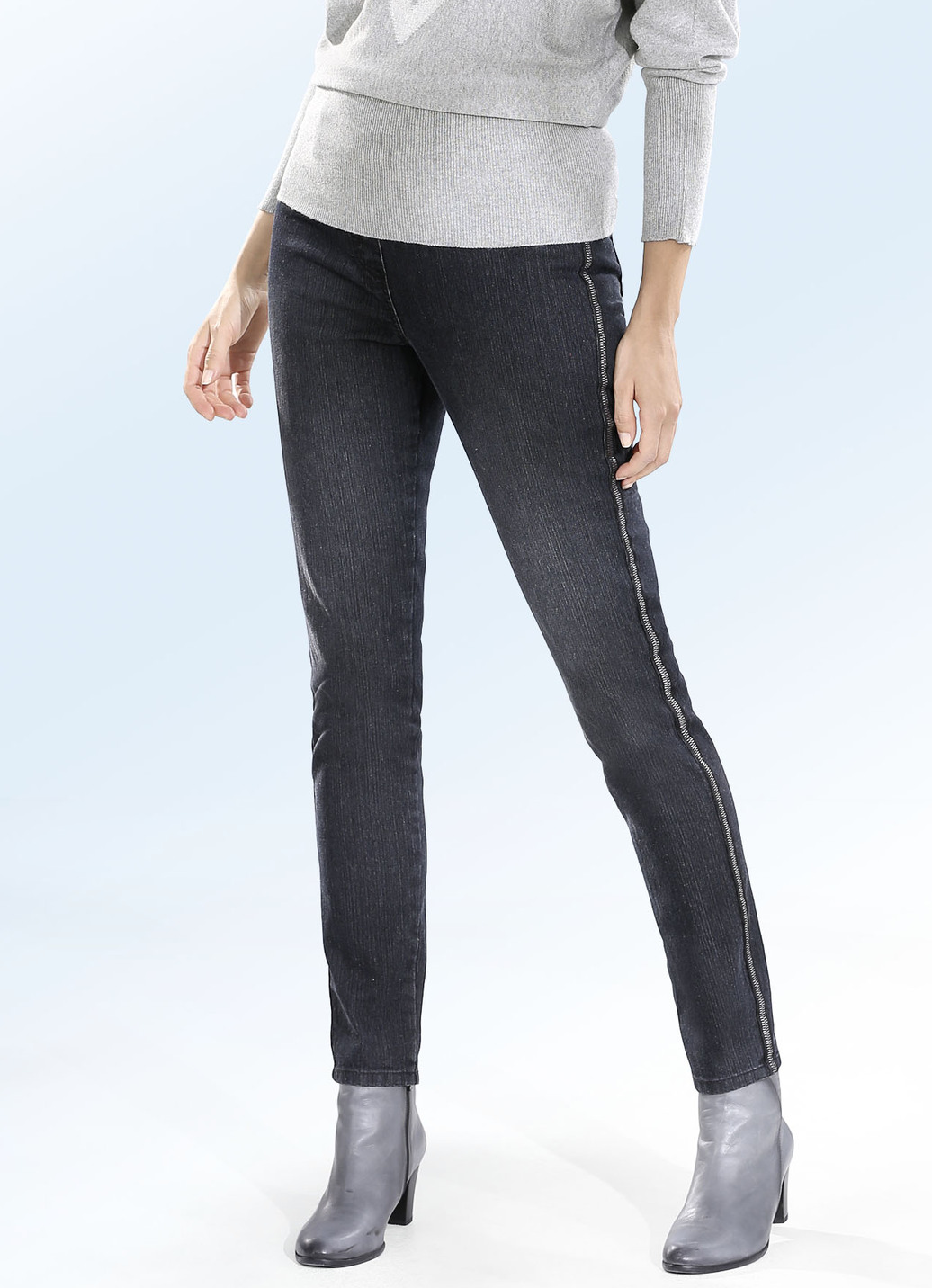 Jeans mit edel glänzender Stickerei, Schwarz, Größe 25 von BADER