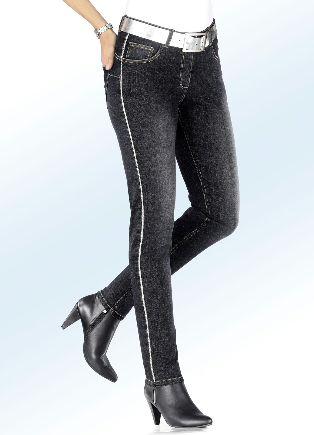 Jeans mit funkelndem Zierband, Schwarz, Größe 92 von BADER