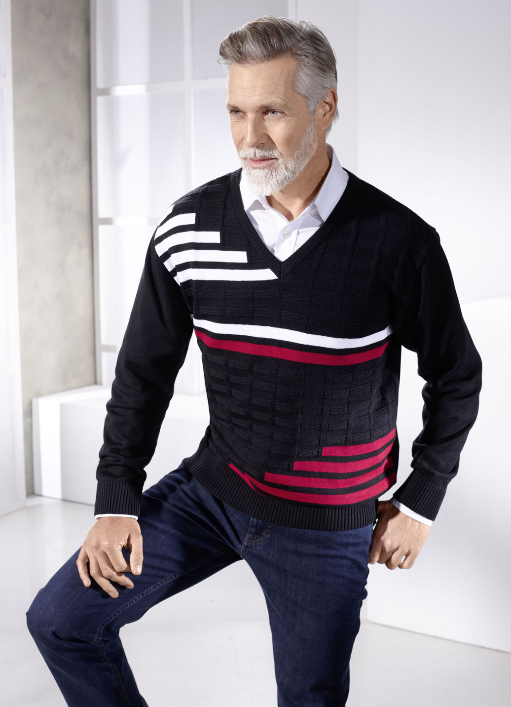 Klassischer Pullover mit V-Ausschnitt in 3 Farben, Schwarz, Größe 50 von BADER