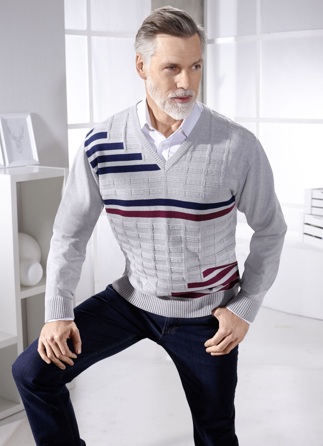 Klassischer Pullover mit V-Ausschnitt in 3 Farben, Silber, Größe 46 von BADER
