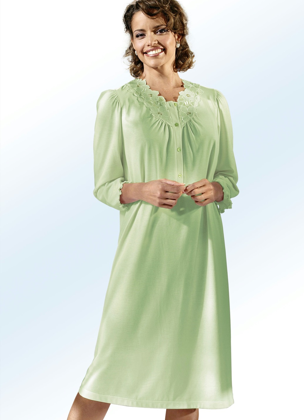 Nachthemd Langarm mit Knopfleiste und Spitze Lindgrün Größe 42 Damen von BADER