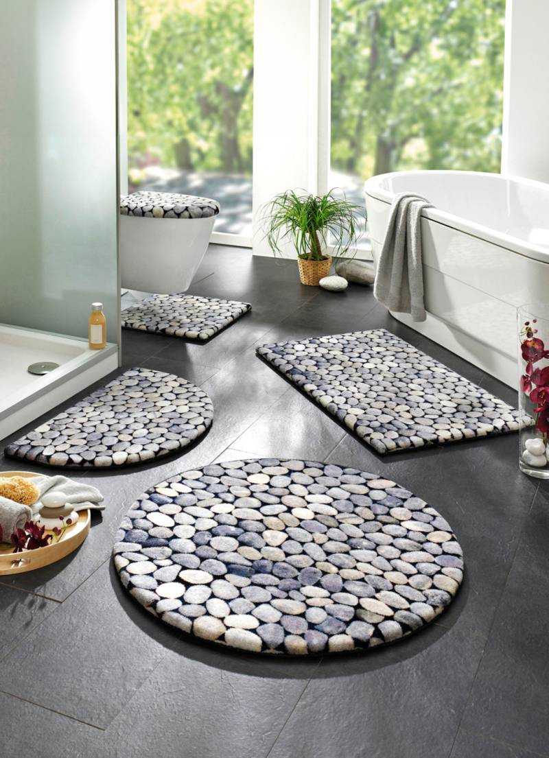 Pflegeleichte Badgarnitur mit Kieselsteinen-Motiv, Größe 108 (Stand-WC-Vorleger, 50/ 50 cm), Grau von BADER
