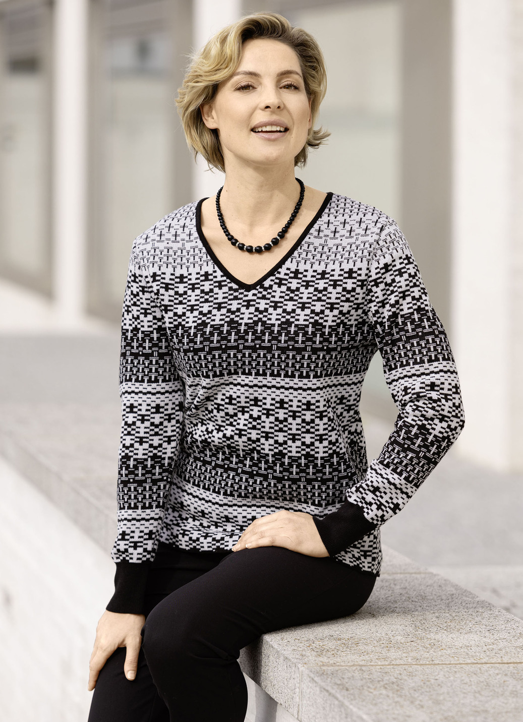 Pullover in Jacquard-Dessin, Schwarz-Weiss, Größe 40 von BADER