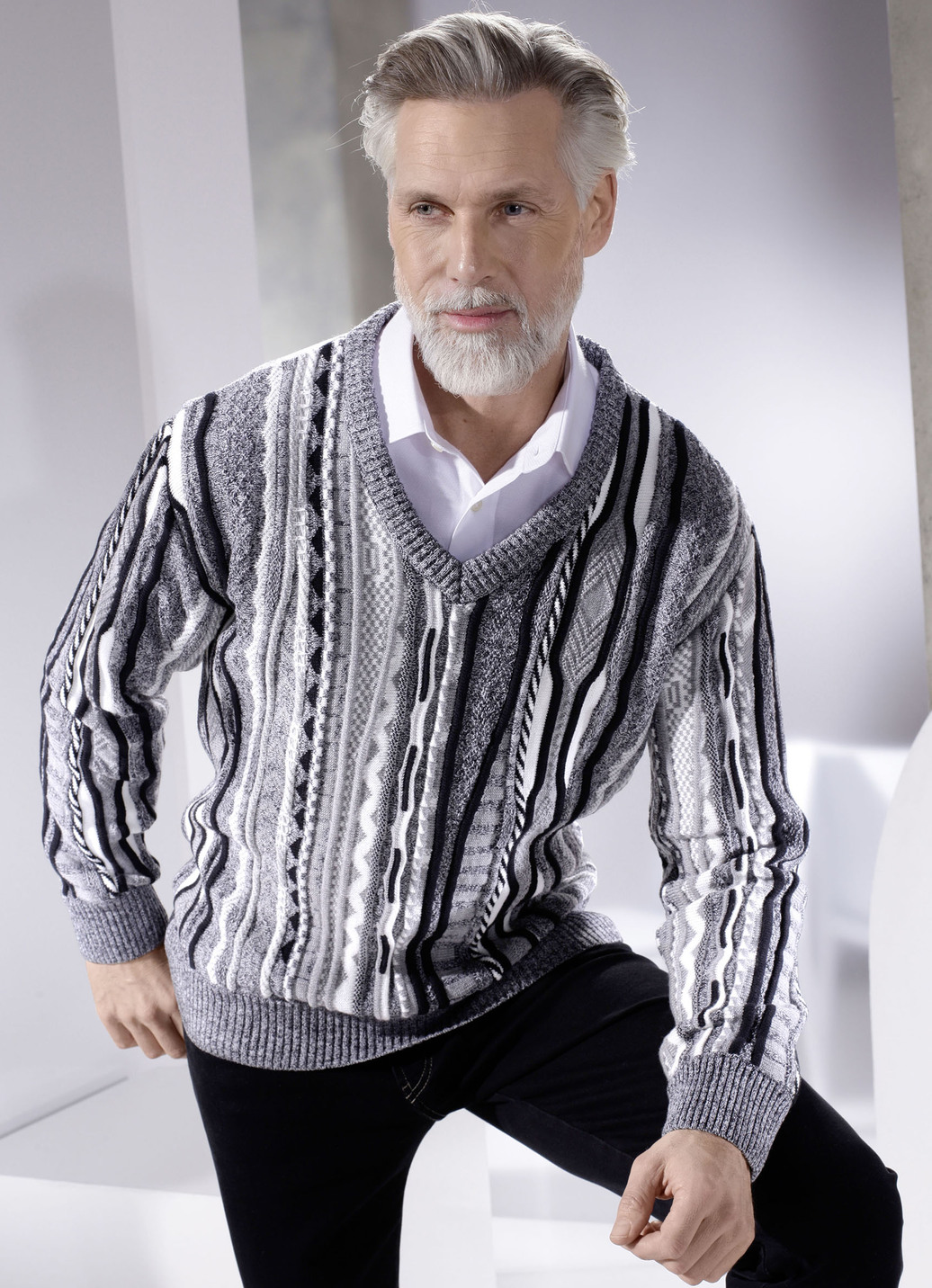 Pullover mit V-Ausschnitt, Grau Meliert-Weiss-Schwarz, Größe 46 von BADER