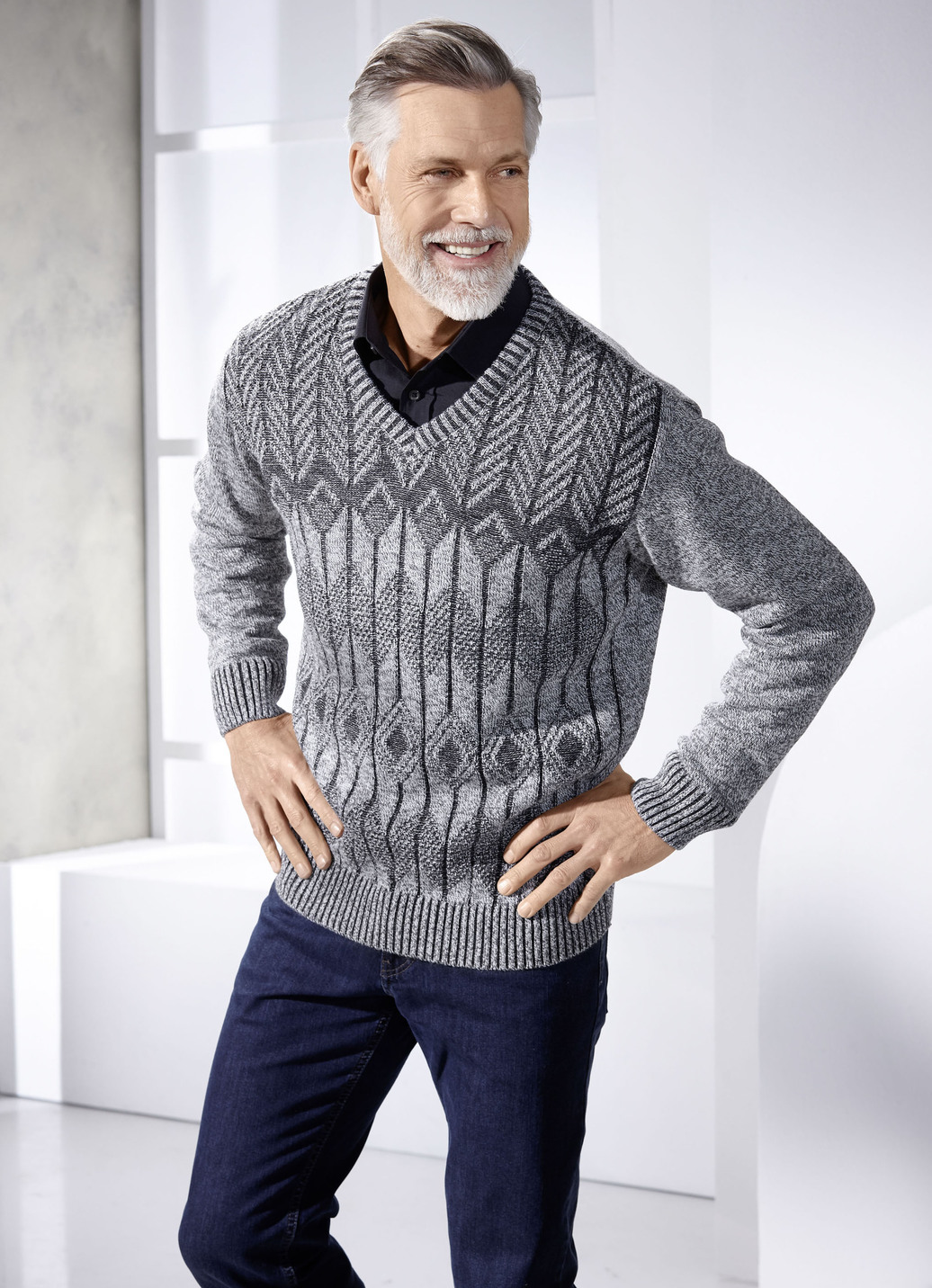 Pullover mit V-Ausschnitt in 2 Farben, Grau Meliert, Größe 50 von BADER