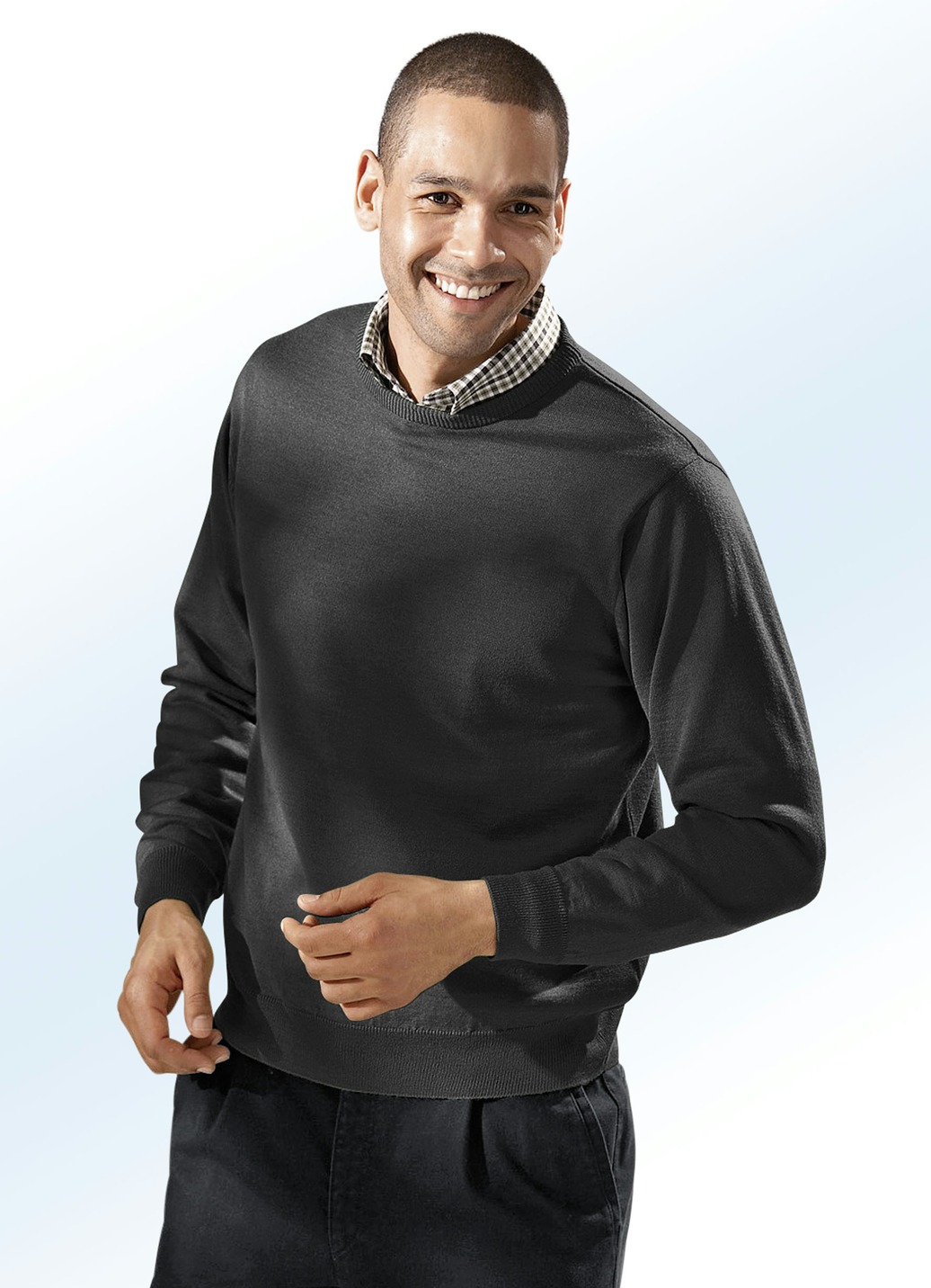 Pullover in 4 Farben mit rundem Halsausschnitt, Schwarz, Größe 56 von BADER