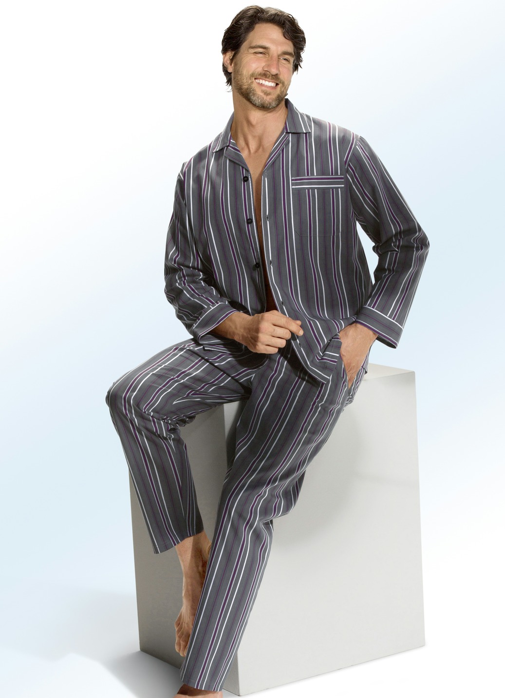 Schlafanzug, durchgeknöpft, aus Webware mit Streifendessin, Grafit-Bunt, Größe 48 von BADER