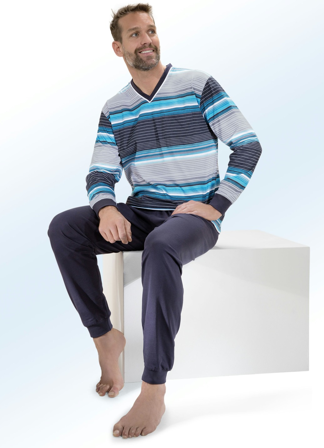 Schlafanzug mit Ringeldessin, V-Ausschnitt und Brusttasche, Grau-Türkisblau-Weiss, Größe 62 von BADER