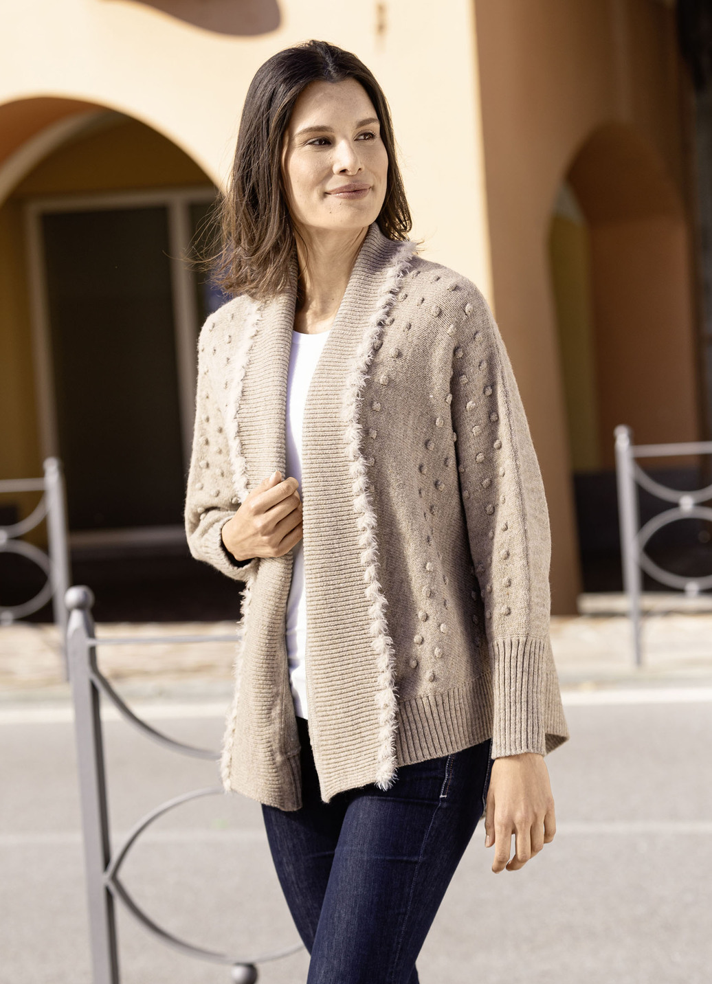 Strickjacke in leichter Fledermausform, Größe XXL(52/54), Sand Meliert von BADER